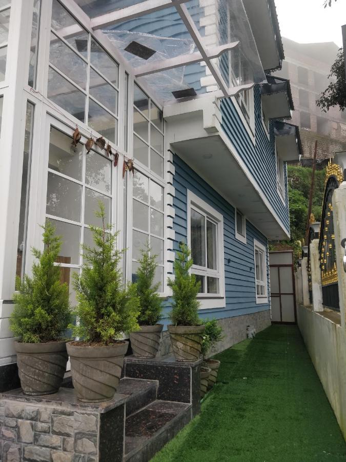 Pinnacle Vesta Homestay Масурі Екстер'єр фото