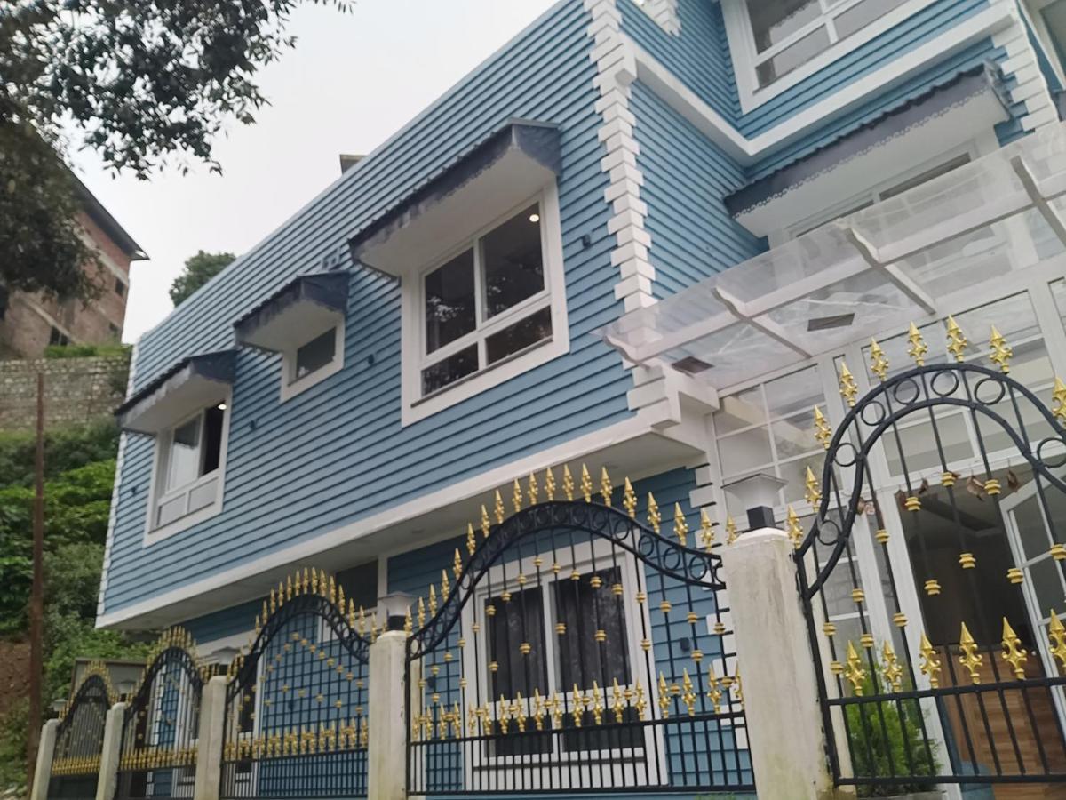 Pinnacle Vesta Homestay Масурі Екстер'єр фото