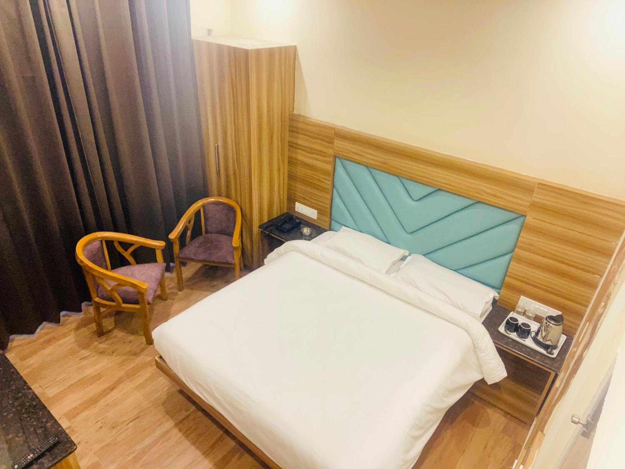 Pinnacle Vesta Homestay Масурі Екстер'єр фото